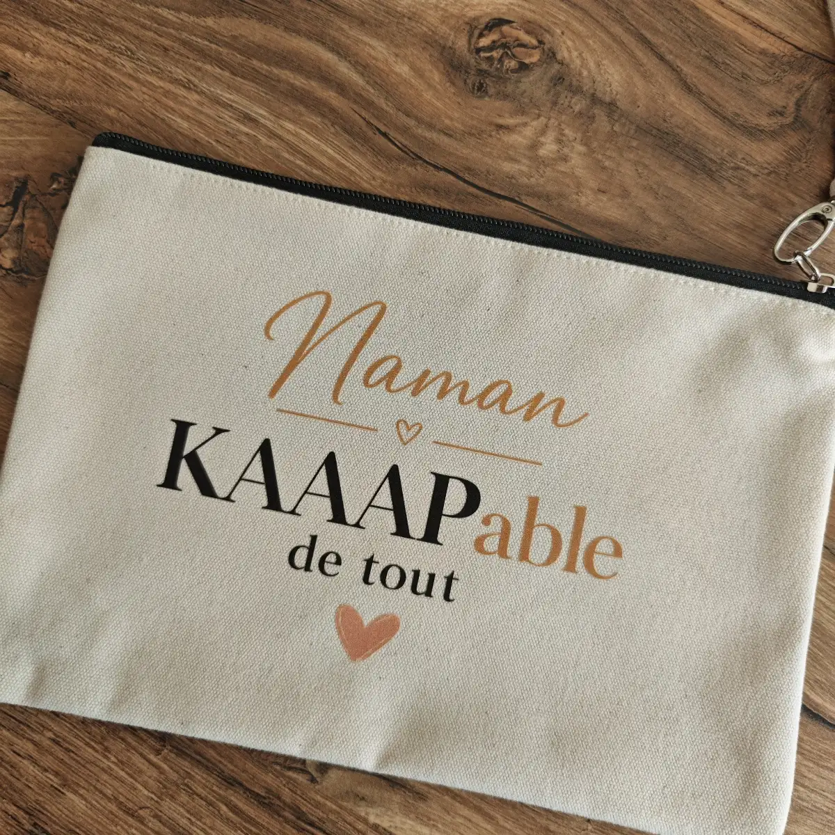 Pochette personnalisée “Maman KAAAPable de tout”